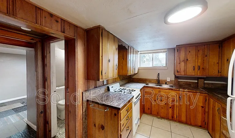 1520 E Pikes Peak Ave #B — Photo 2