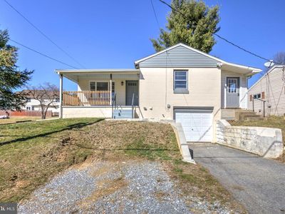215 Akron Rd, Ephrata, PA, 17522