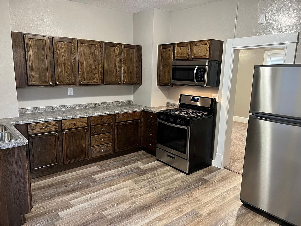 1st image of 139 18th Ave N #1