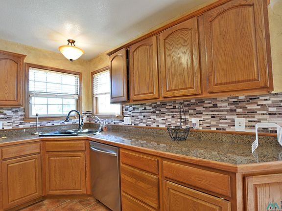2nd image of 1312 Oakwood Cir
