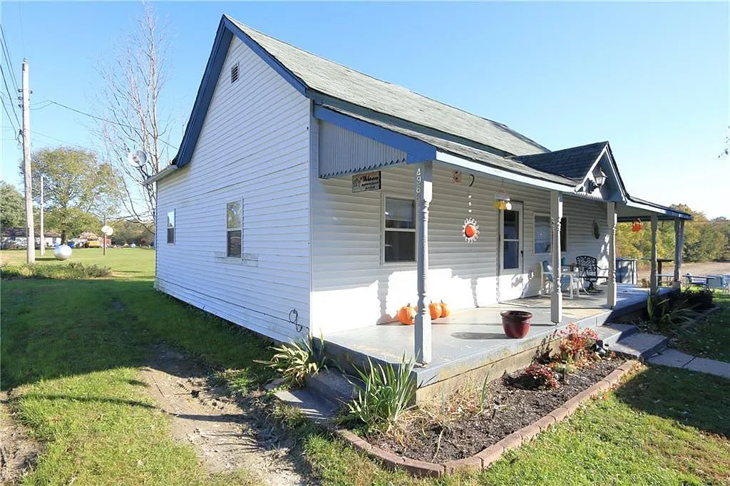 4966 North St photo 1