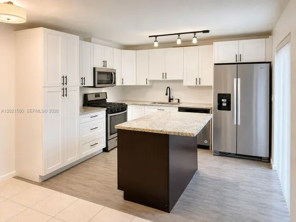 3359 Gardens East Dr APT B, Palm Beach Gardens, FL 33410