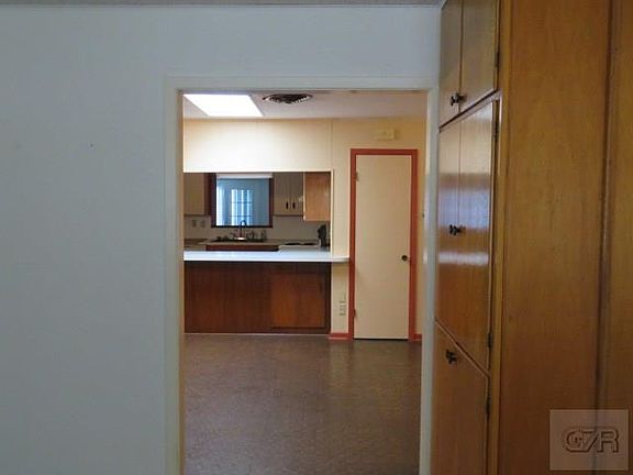5th image of 220 Tuna Ave