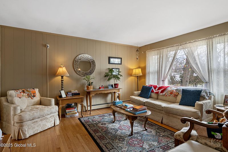 5th image of 35 Lincoln Avenue
