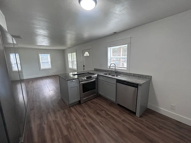 700 N Moore Rd — Photo 4