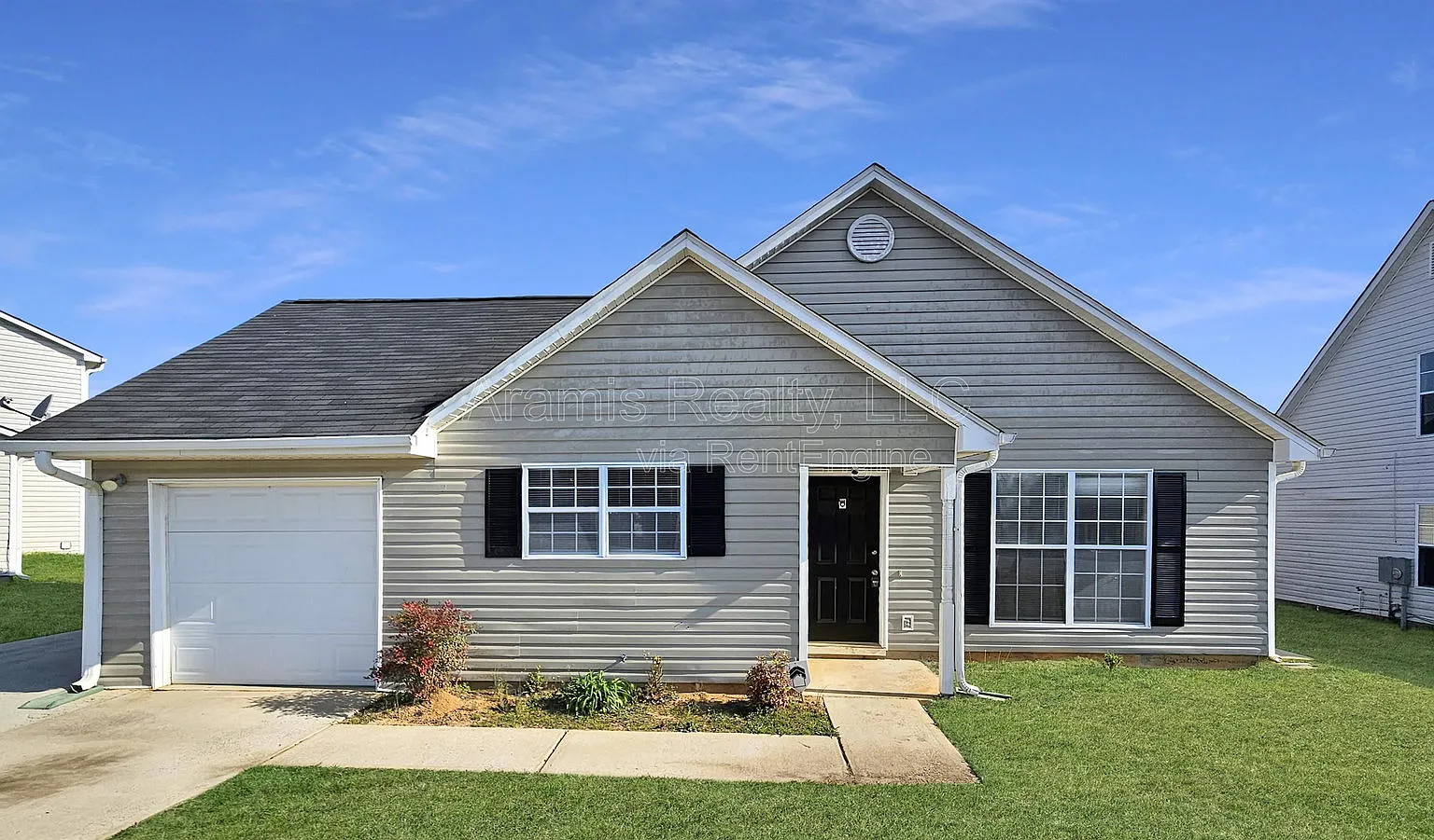 3 bed, 2.0 bath, 1320 sqft, $1,425 — Photo 1