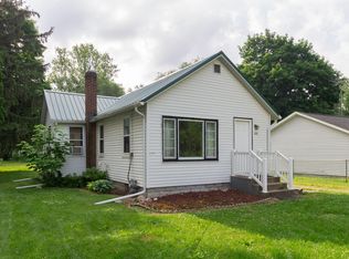 708 10th St, Three Rivers, MI 49093