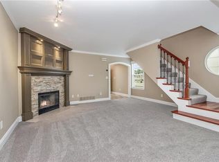 5716 NW Plantation Ln, Lees Summit, MO 64064