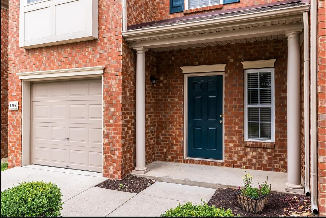 3 bed, 2.5 bath, 1724 sqft, $2,050 — Photo 2