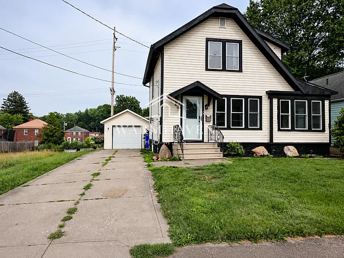 3 bed, 1.0 bath, 1320 sqft, $1,795 — Photo 1