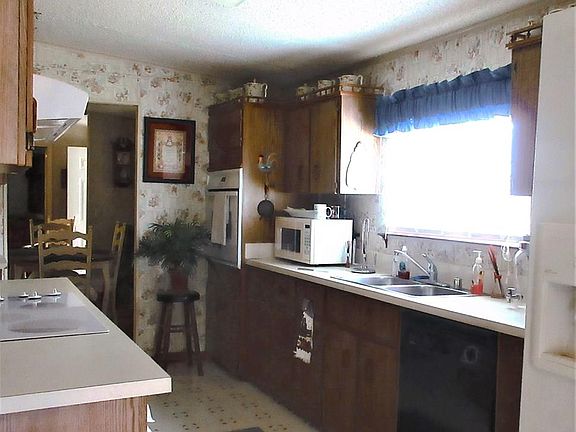 3rd image of 143 Moccasin Creek Ln