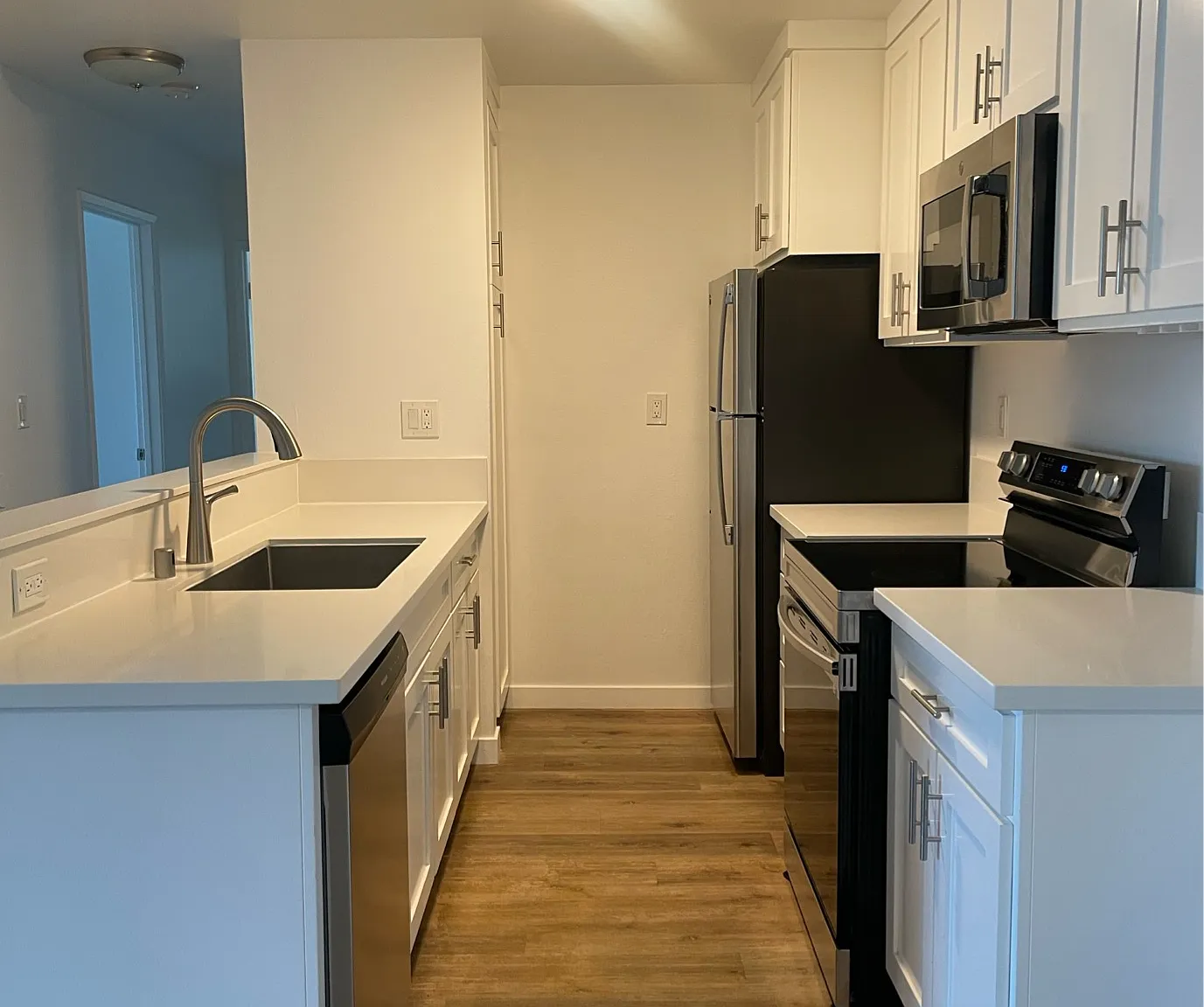 3 bed, 1204 sqft, $3,295 — Photo 1