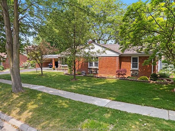 2nd image of 16 Thorncrest St