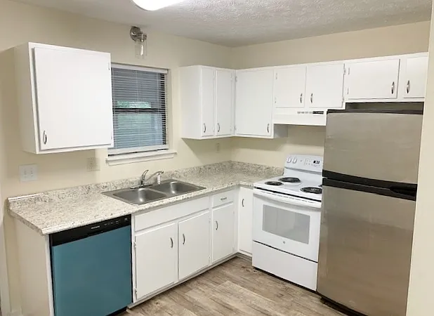 222 Mabry Dr — Photo 2