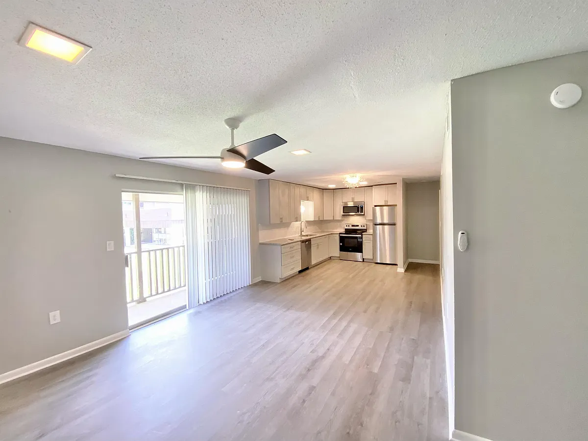 Building Photo - 405 Marshall Ct NW #8