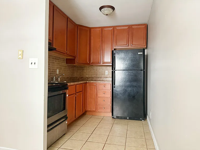 700 Village Ln #4 — Photo 7