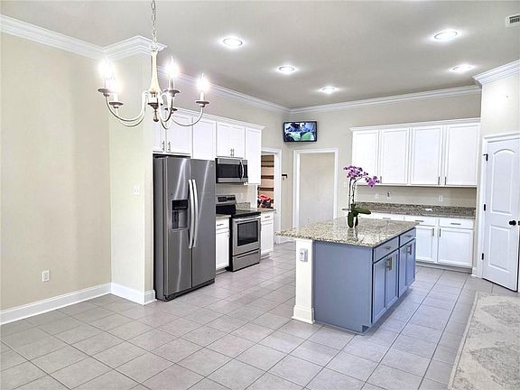2nd image of 1081 Burgess Dr