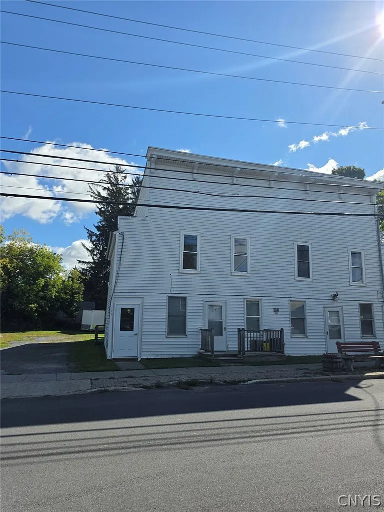 2 bed, 1.0 bath, 6468 sqft, $1,000 — Photo 1