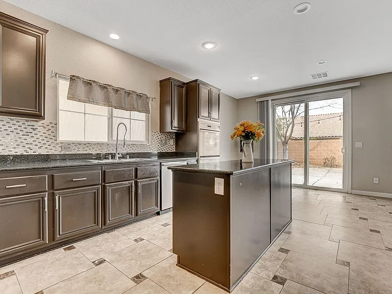 66 Archer Glen Ave — Photo 10