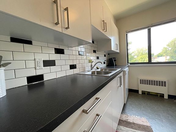 2nd image of 622 Snelling Ave S APT 3