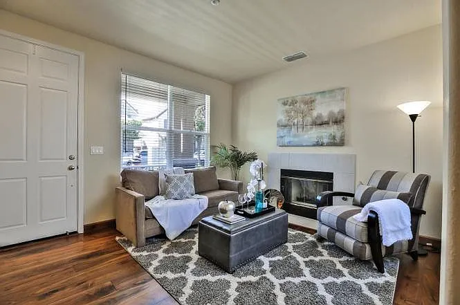 4 bed, 2.5 bath, 1690 sqft, $7,900 — Photo 4