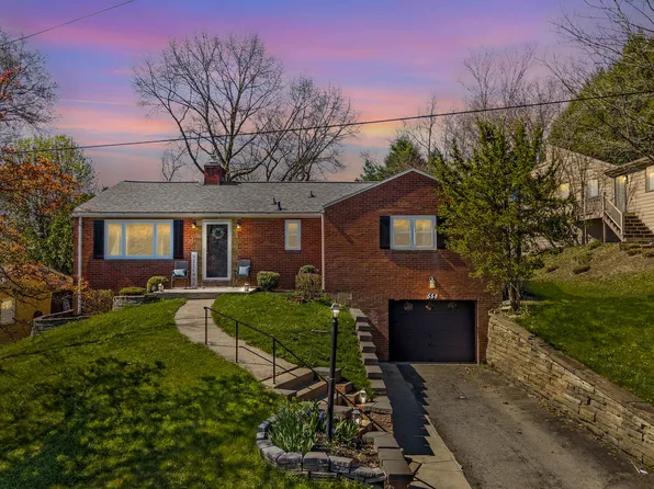 558 Rolling Green Dr, Bethel Park, PA 15102