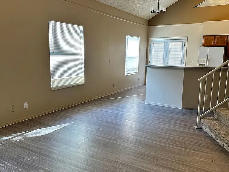 441 S Maple St #10 — Photo 8