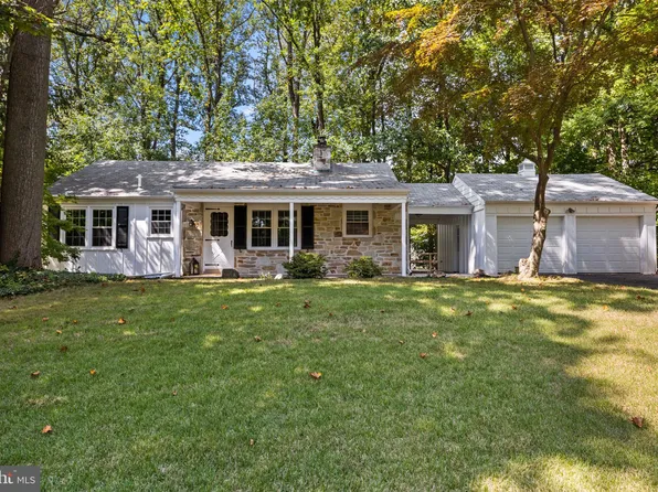 2528 Arrowhead Dr, Langhorne, PA 19053