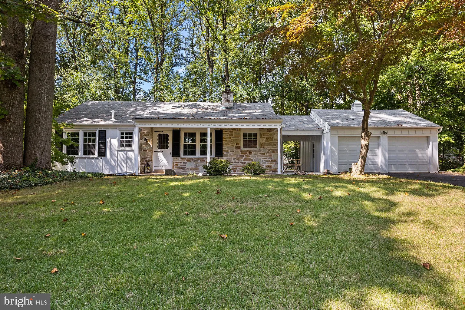 2528 Arrowhead Dr photo 1