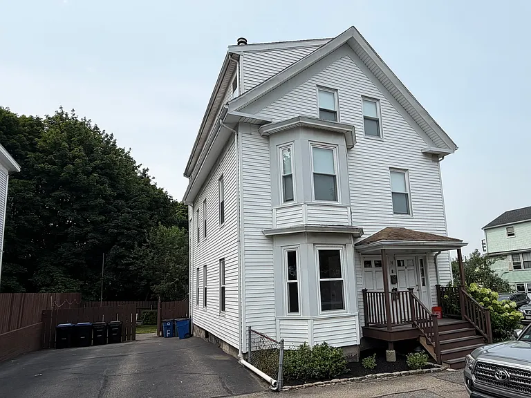 14 Roundy St #1 — Photo 1