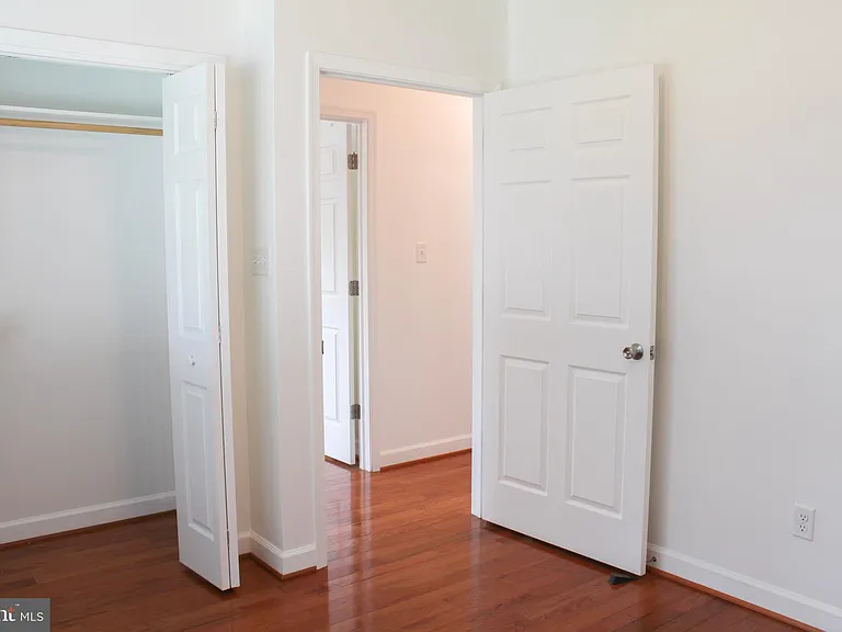 335 S Commerce St — Photo 19