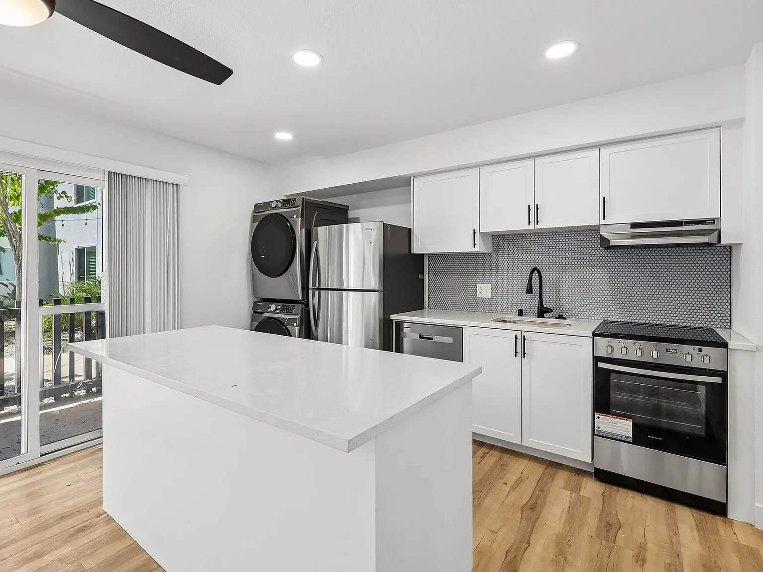The Crest | Renovated Studios, Lofts, 1, 2 & 3 Bedroom Apartments — Photo 2
