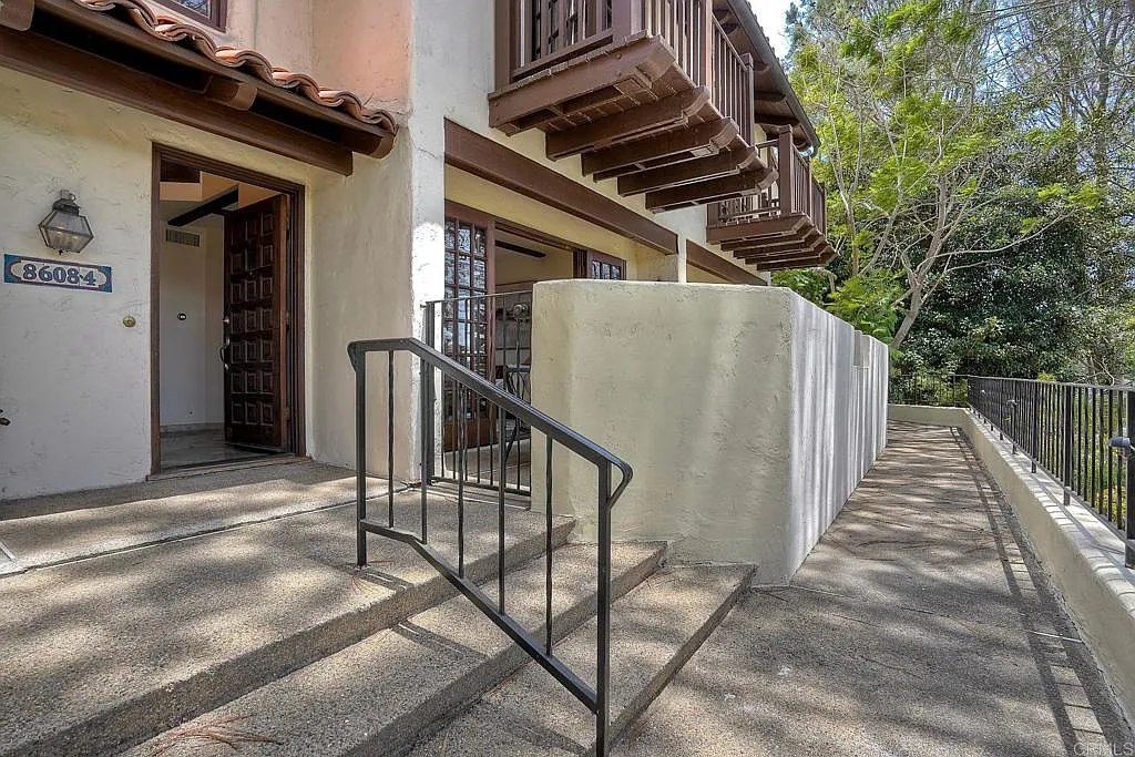 2 bed, 2.5 bath, 1358 sqft, $4,400 — Photo 4