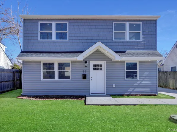 77 Carlls Path, North Babylon, NY 11703