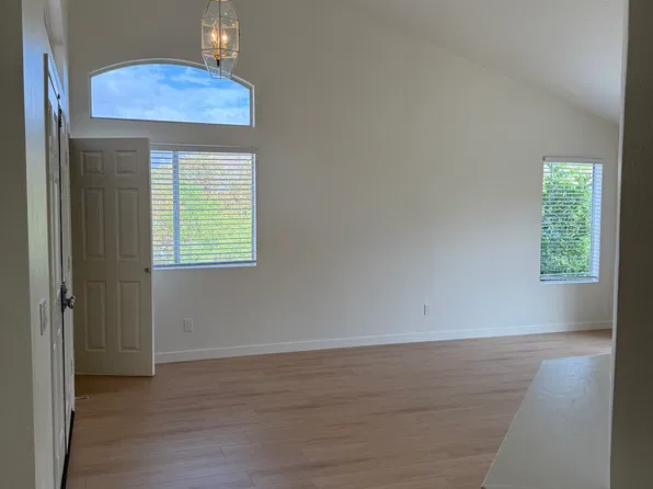 500 Bannister Way APT B, Simi Valley, CA 93065