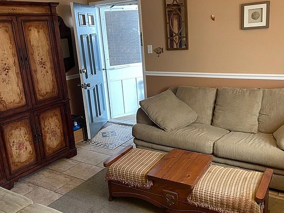 2nd image of 825 Plymouth Pl #21