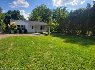 8210 Hyne Rd, Brighton, MI 48114