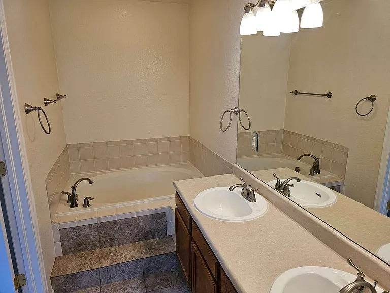 1124 W Mulberry Ln — Photo 19