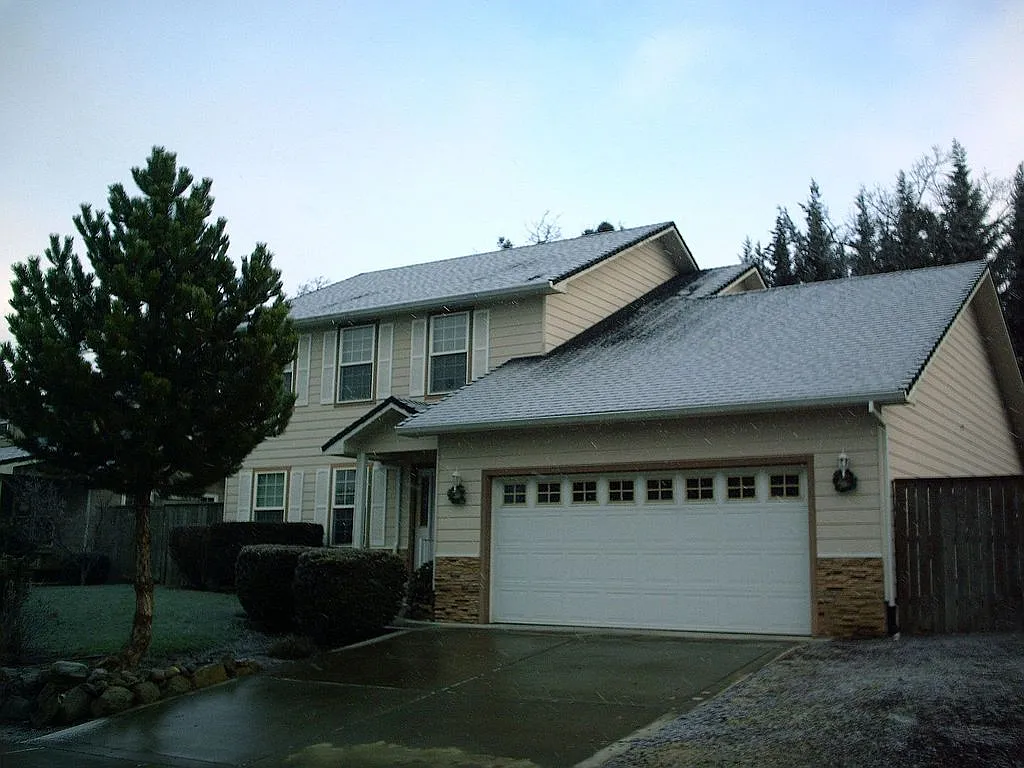 488 Ridgeway Ave photo 1