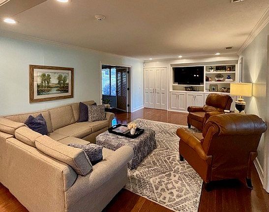 4th image of 300 Lewis Dr