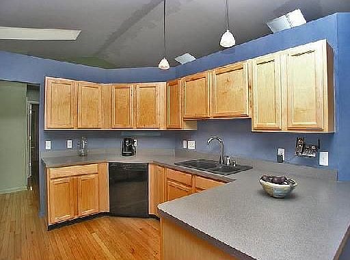 3rd image of 9193 Lakewood Dr