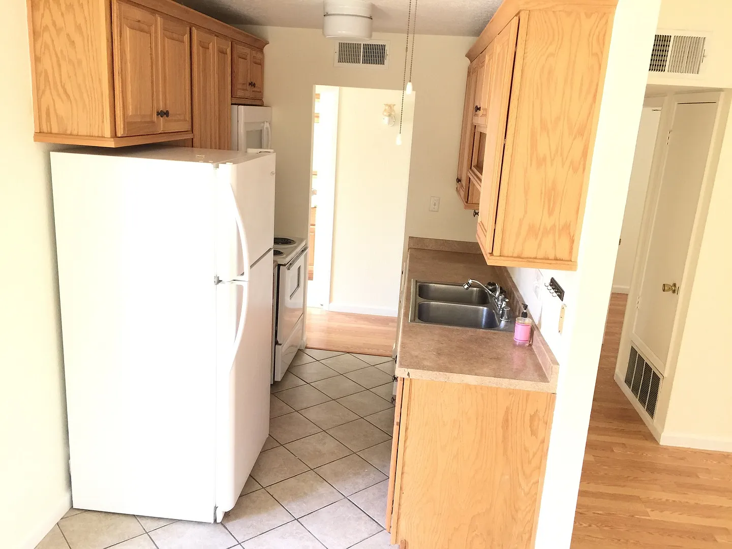 Coming Available September! | Bright & Spacious Home | Open Floor Plan | Large Backyard | Prime N... — Photo 4