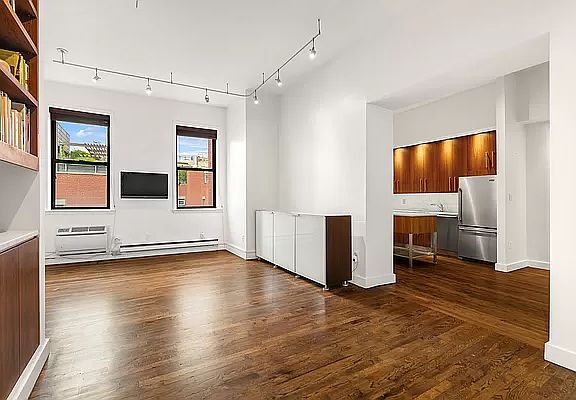 2nd image of 23 Waverly Pl #6BC