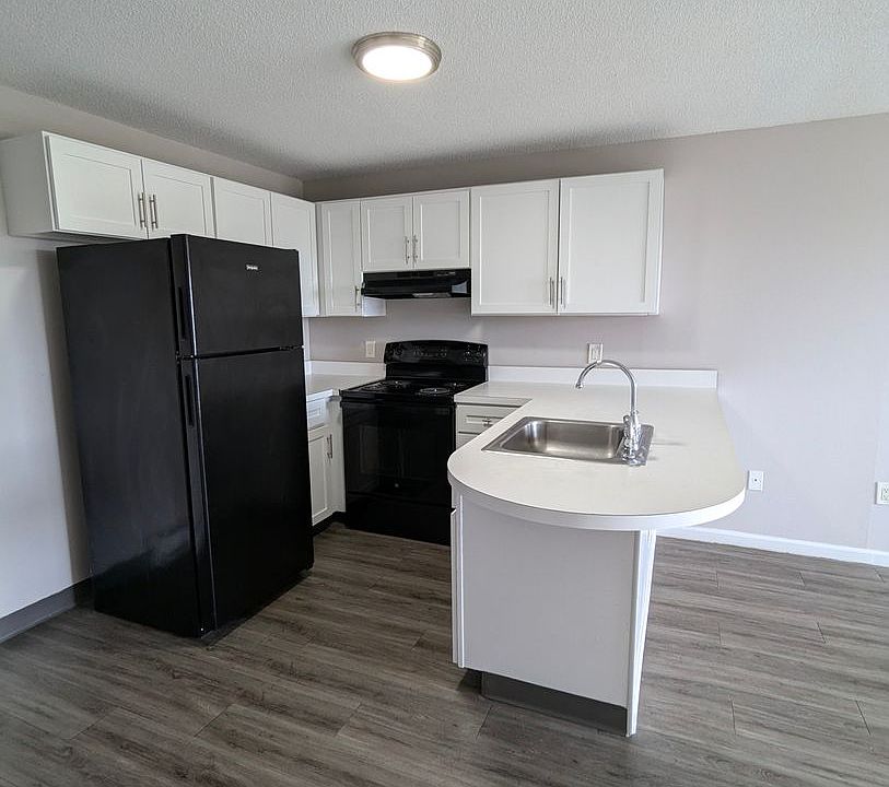 1st image of 163 Mark Ln Unit 15