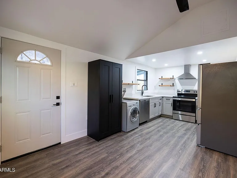 326 N 17th Dr — Photo 47