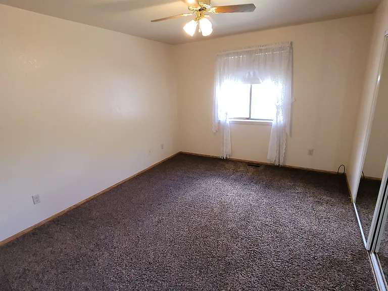 627 Highline Dr — Photo 17