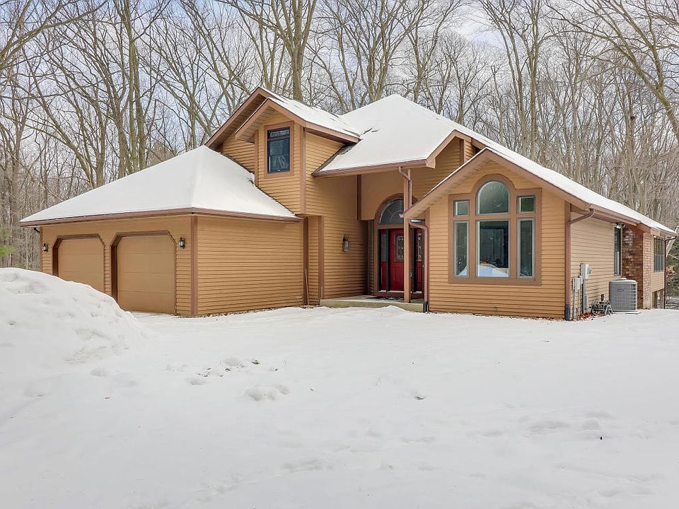1st image of 16932 Forest Lake Dr