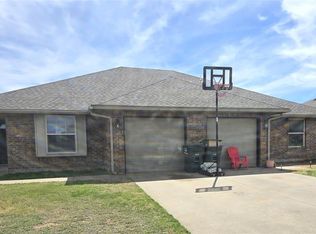 12 Lombardy Pl, Clinton, OK 73601