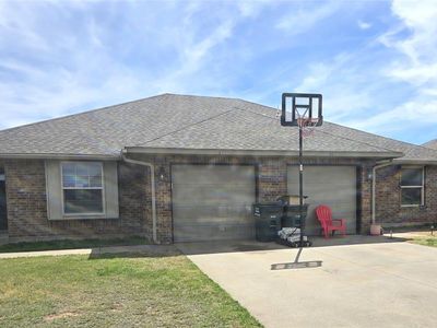 12 Lombardy Pl, Clinton, OK, 73601