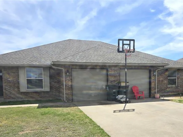 12 Lombardy Pl, Clinton, OK 73601